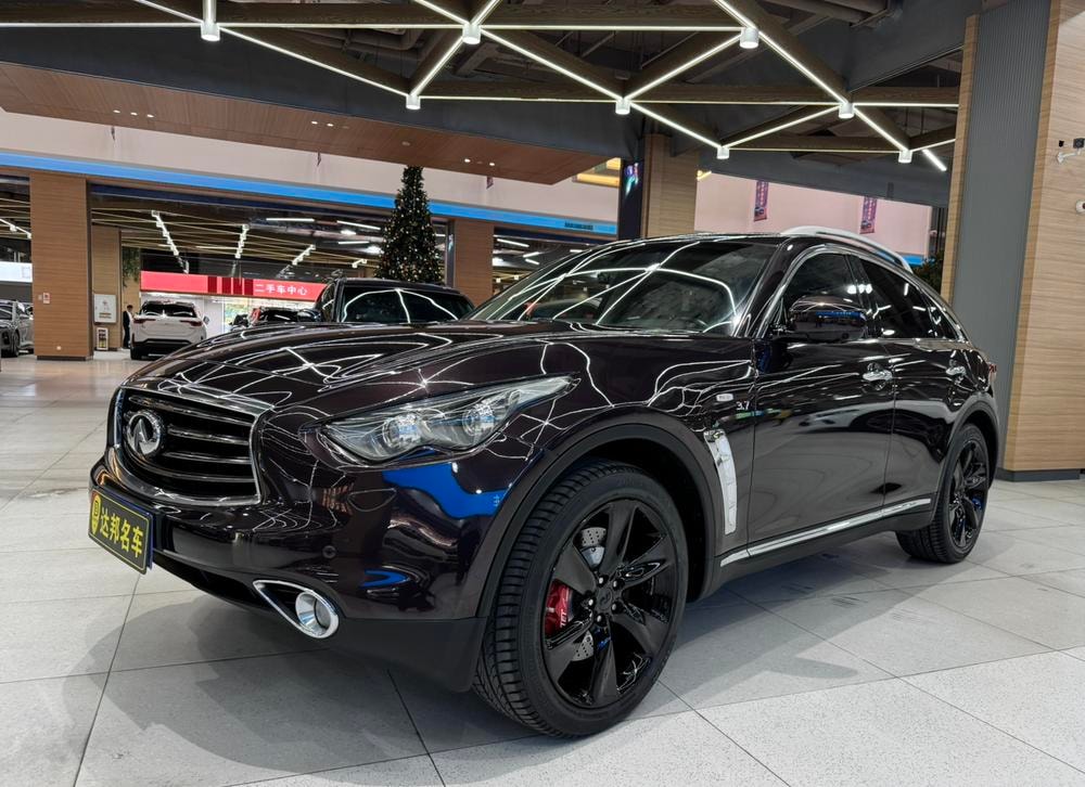 Infiniti QX70 2013 — фото автомобиля