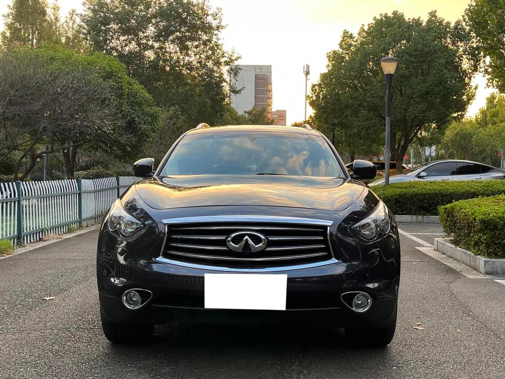 Infiniti QX70 2013 — фото автомобиля