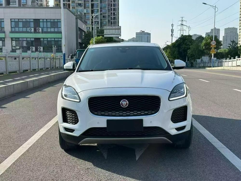 Jaguar E-PACE 2018 — фото автомобиля 1