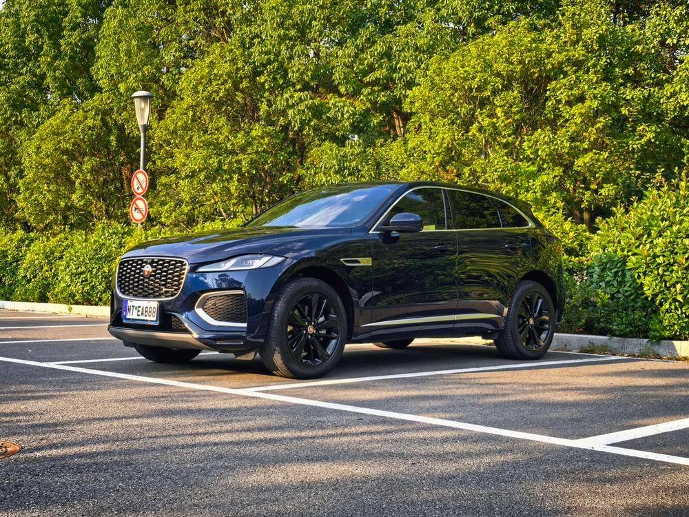 Jaguar F-PACE 2021 — фото автомобиля 1