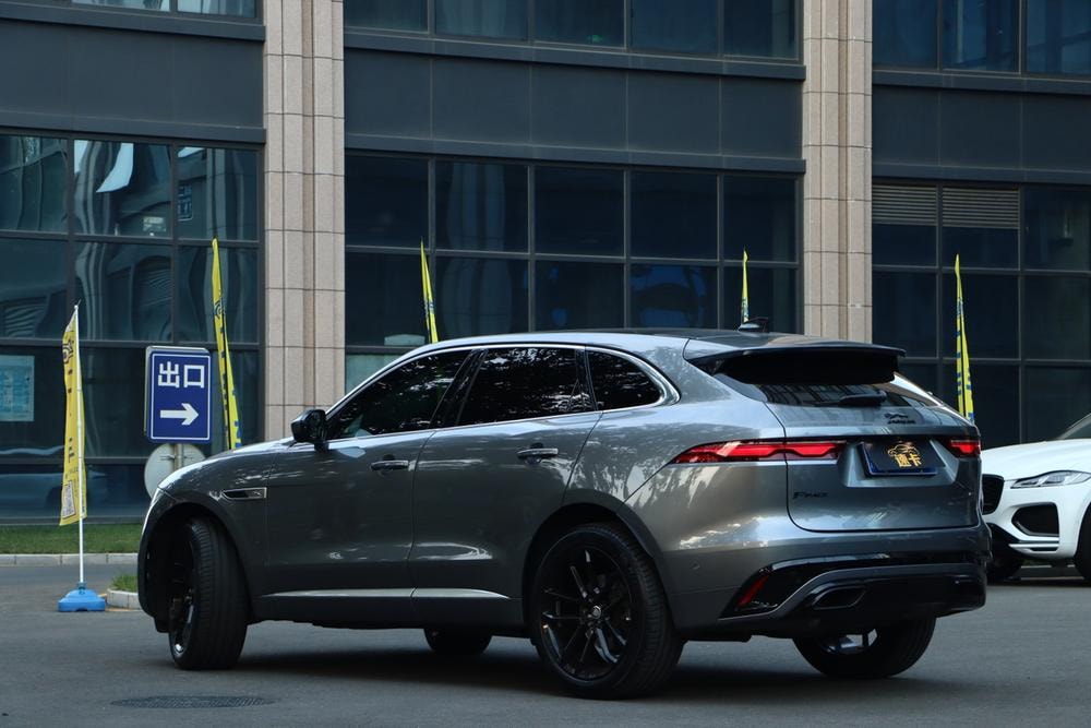 Jaguar F-PACE 2021 — фото автомобиля 1