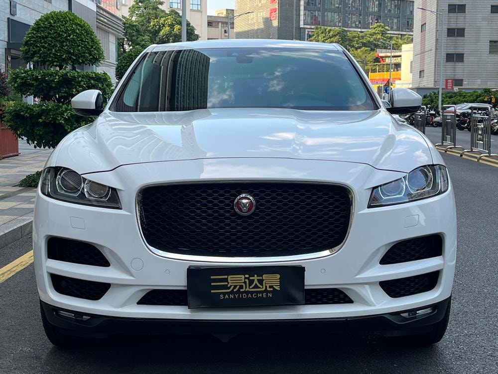 Jaguar F-PACE 2018 — фото автомобиля 1