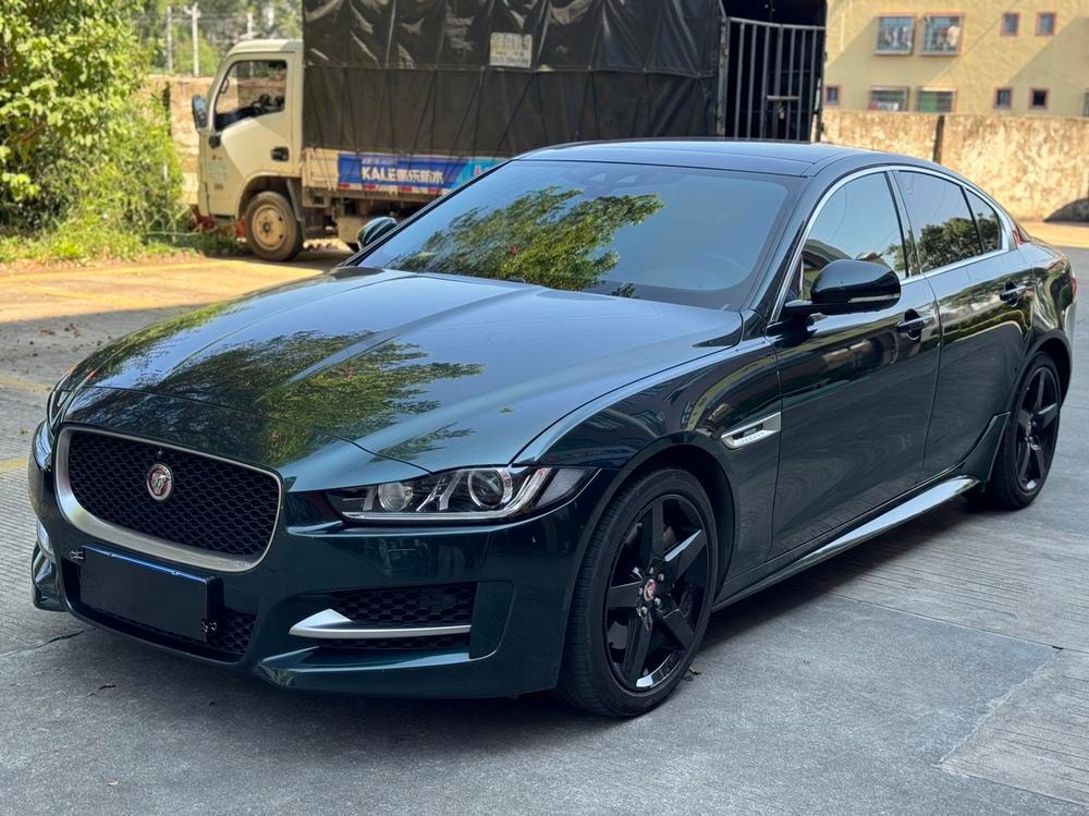 Jaguar XE 2015 — фото автомобиля