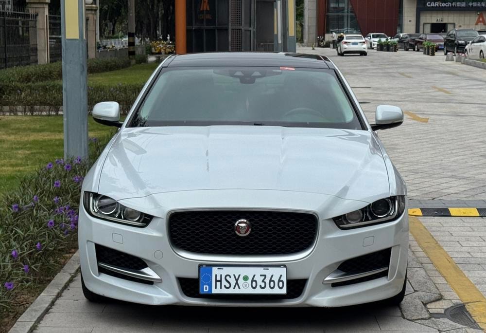 Jaguar XE 2015 — фото автомобиля