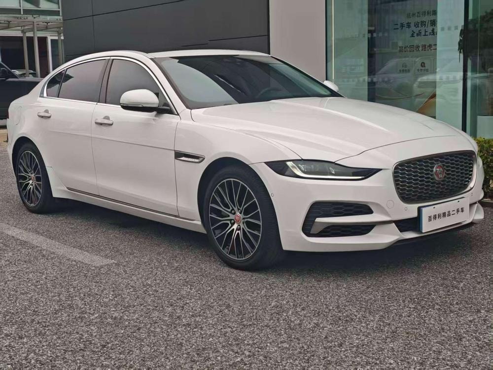 Jaguar XEL 2020 — фото автомобиля 1