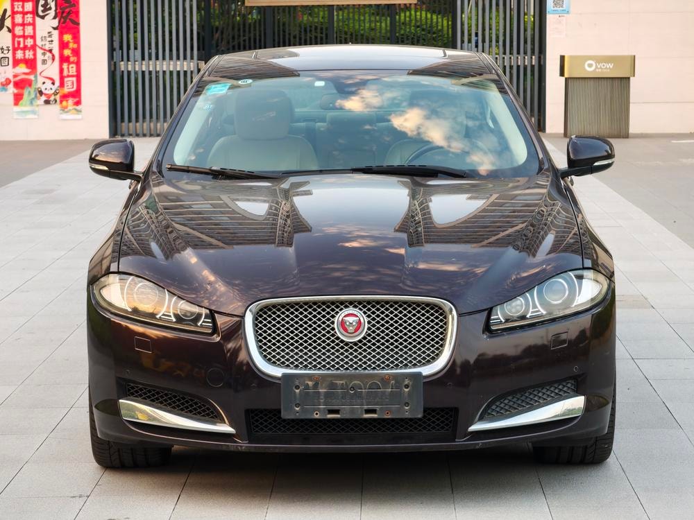 Jaguar XF 2014 — фото автомобиля 1
