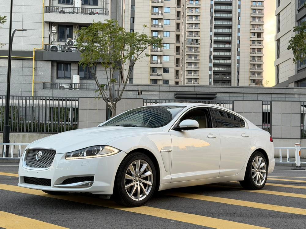 Jaguar XF 2013 — фото автомобиля 1