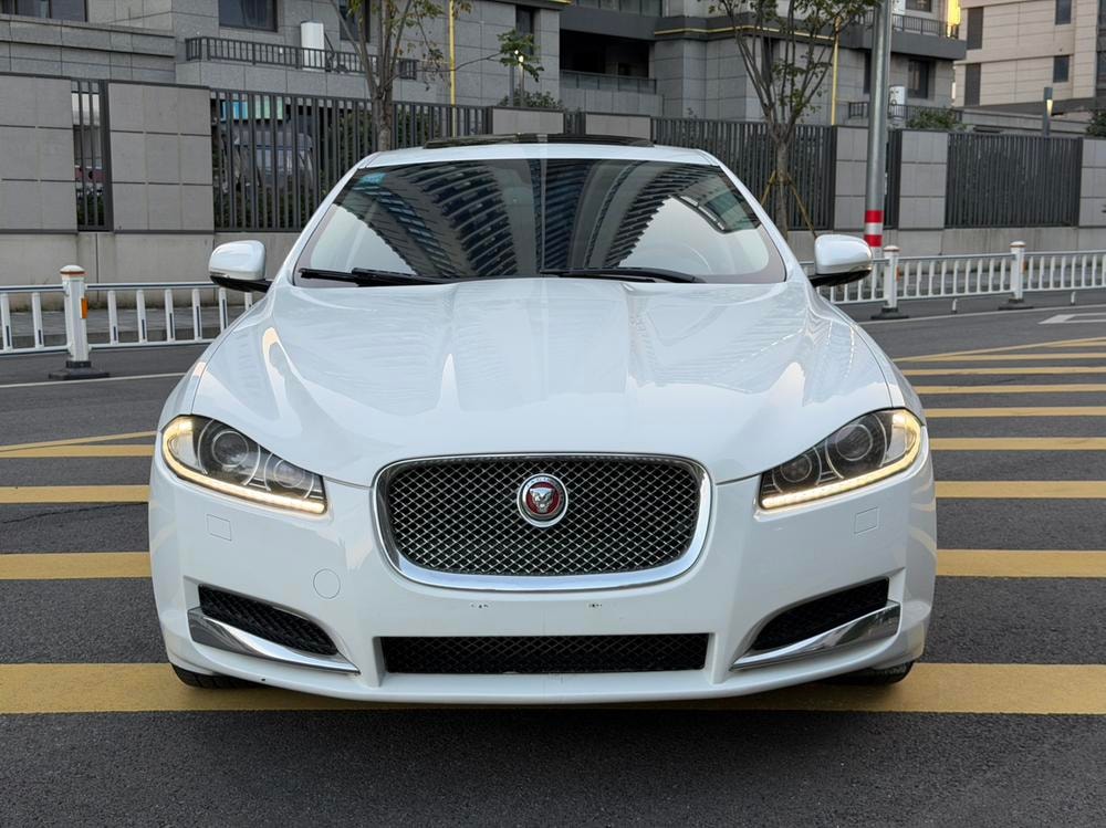 Jaguar XF 2013 — фото автомобиля