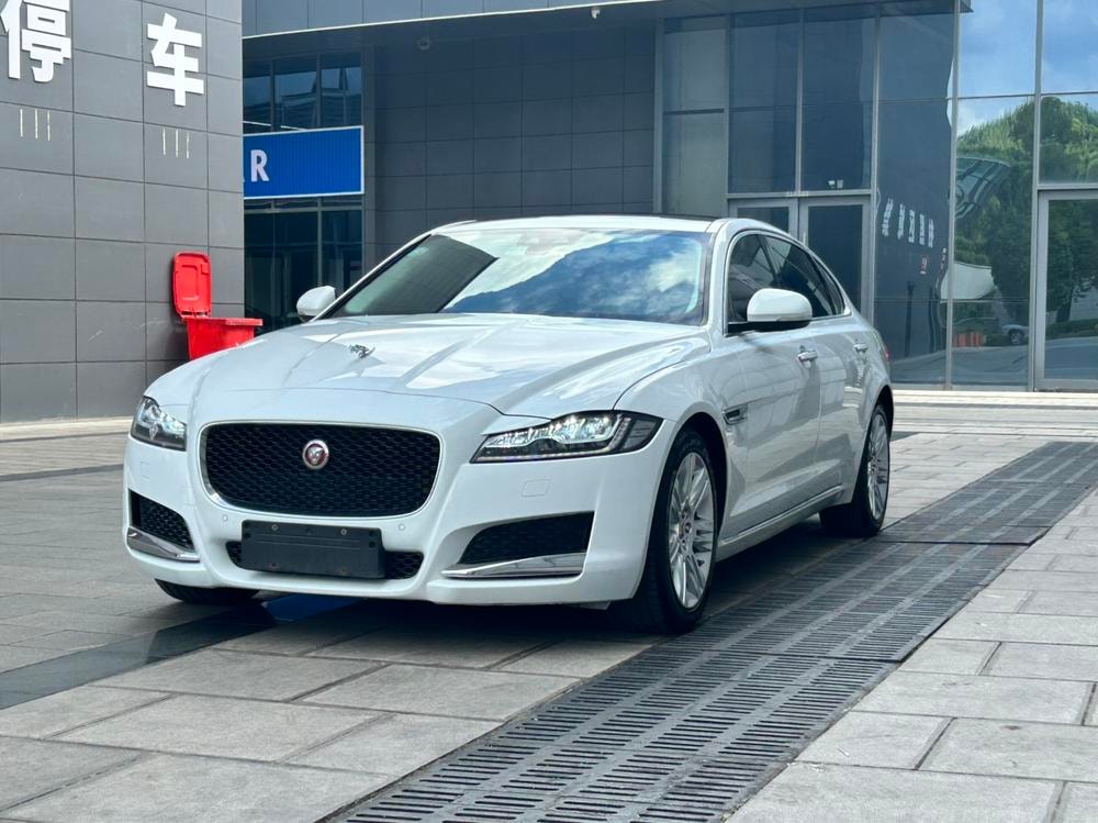Jaguar XFL 2018 — фото автомобиля 1