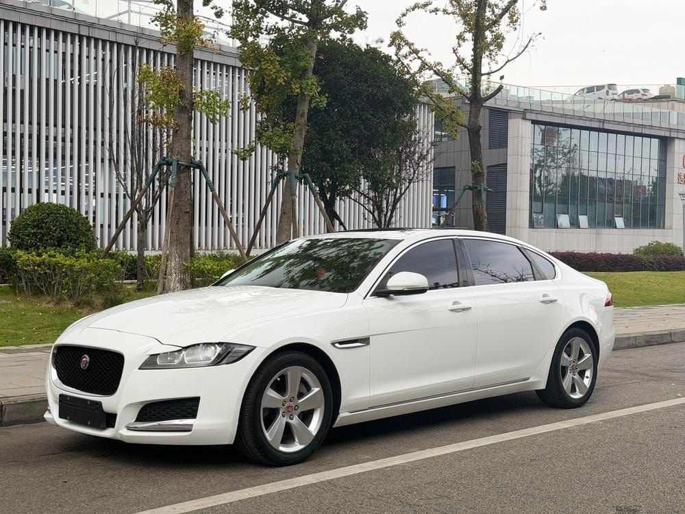 Jaguar XFL 2018 — фото автомобиля 1