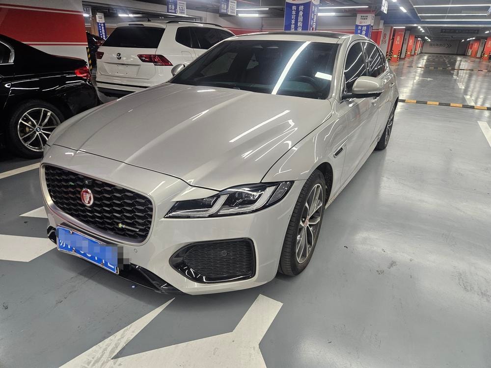 Jaguar XFL 2023 — фото автомобиля 1
