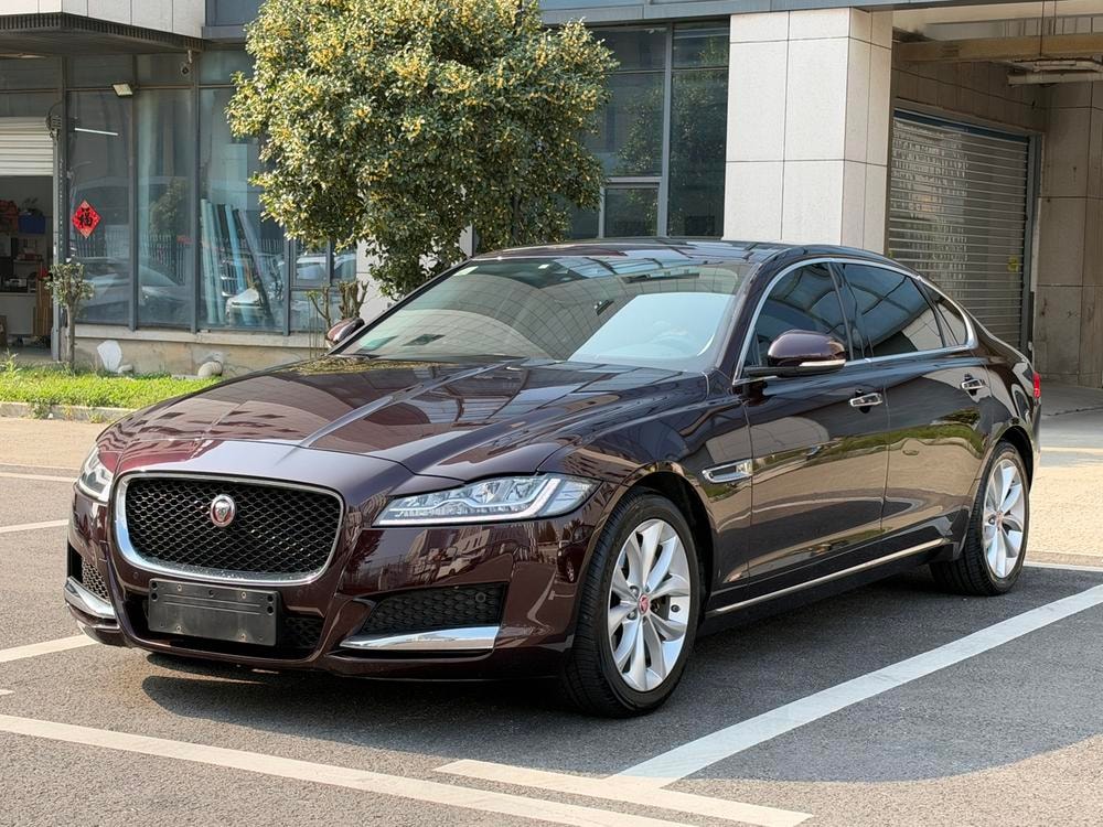 Jaguar XFL 2021 — фото автомобиля