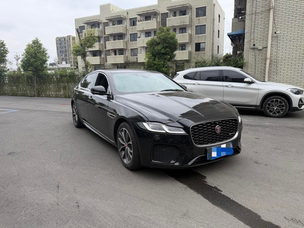 Jaguar XFL 2022 — фото автомобиля 1