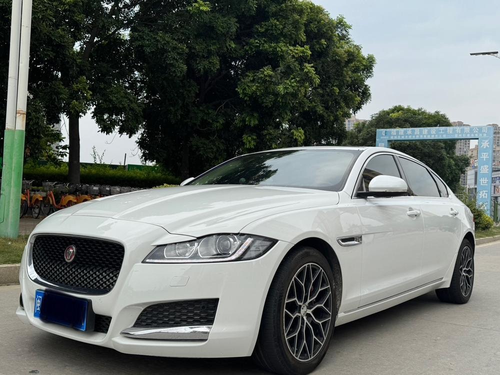 Jaguar XFL 2020 — фото автомобиля