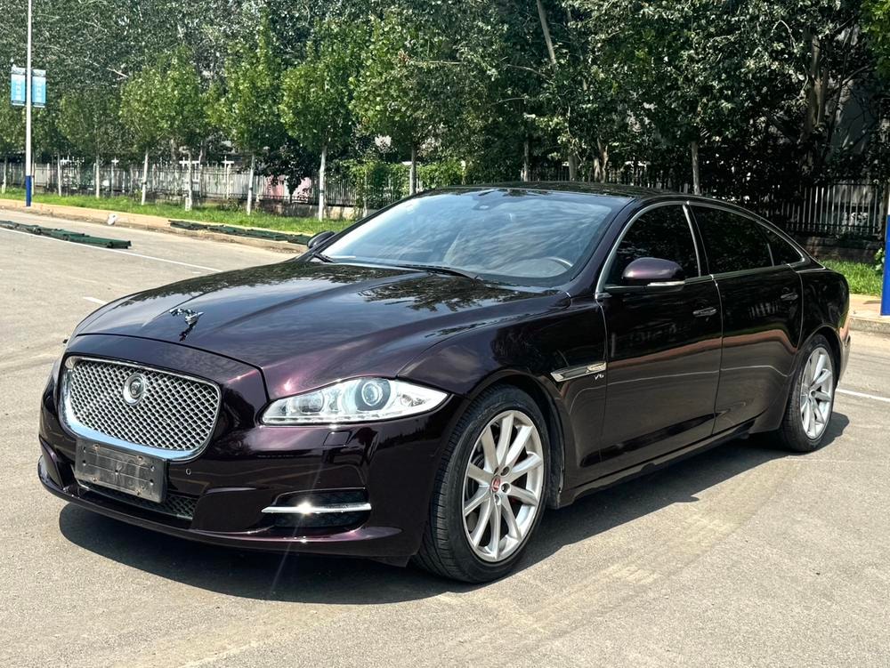 Jaguar XJ 2014 — фото автомобиля 1