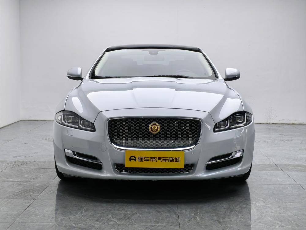 Jaguar XJ 2016 — фото автомобиля 1