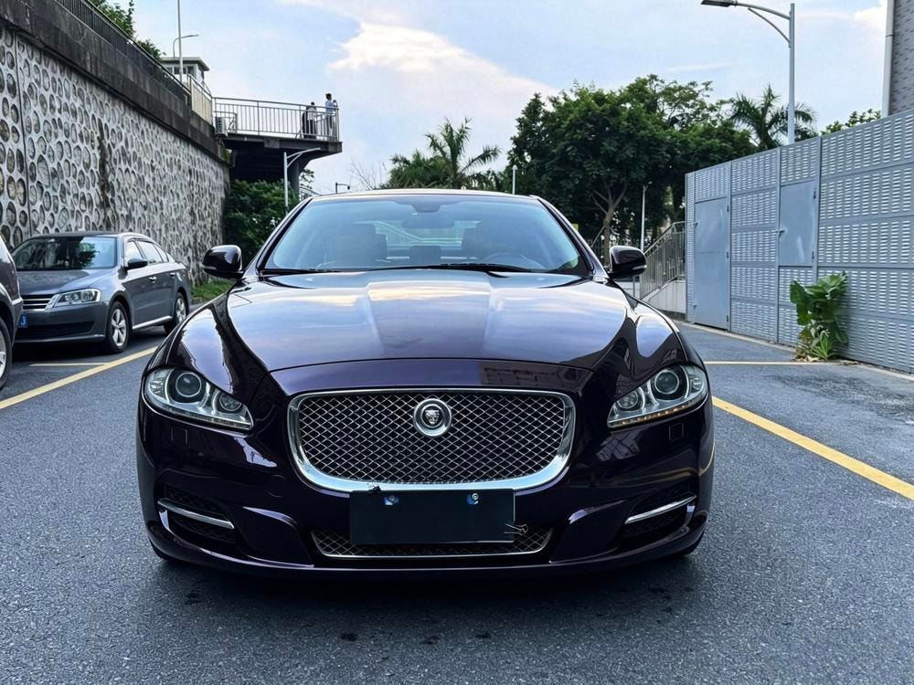 Jaguar XJ 2014 — фото автомобиля