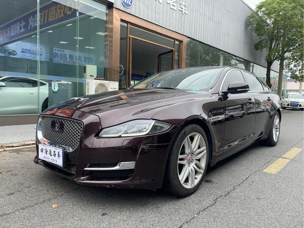 Jaguar XJ 2018 — фото автомобиля
