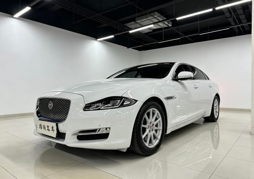 Jaguar XJ 2016 — фото автомобиля 1