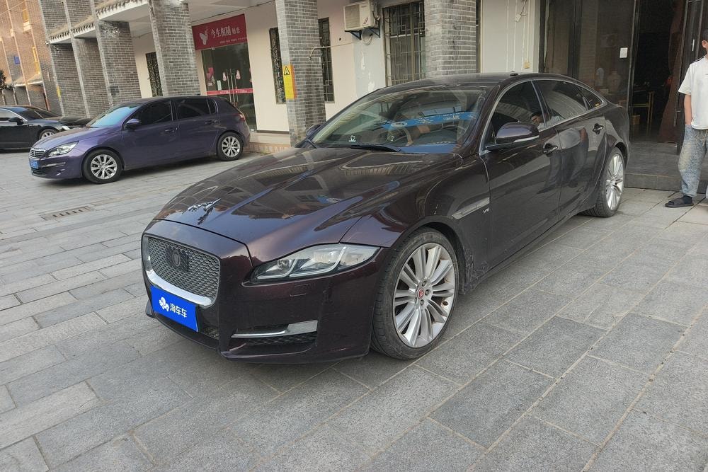 Jaguar XJ 2018 — фото автомобиля