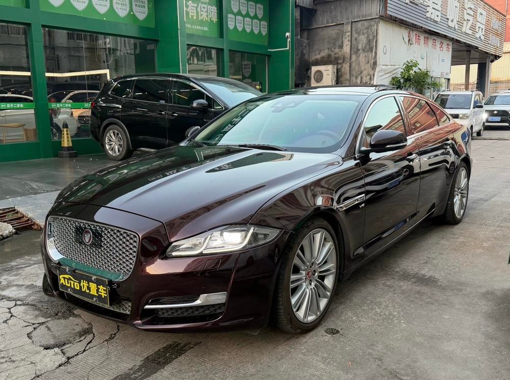 Jaguar XJ 2018 — фото автомобиля