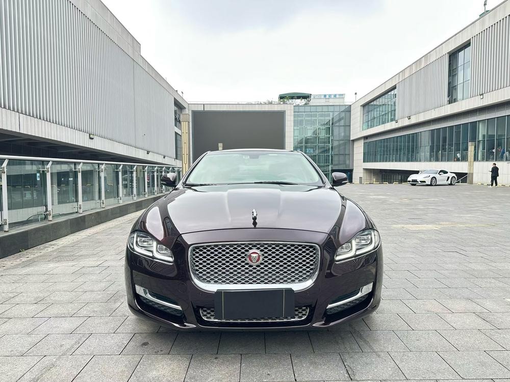 Jaguar XJ 2016 — фото автомобиля