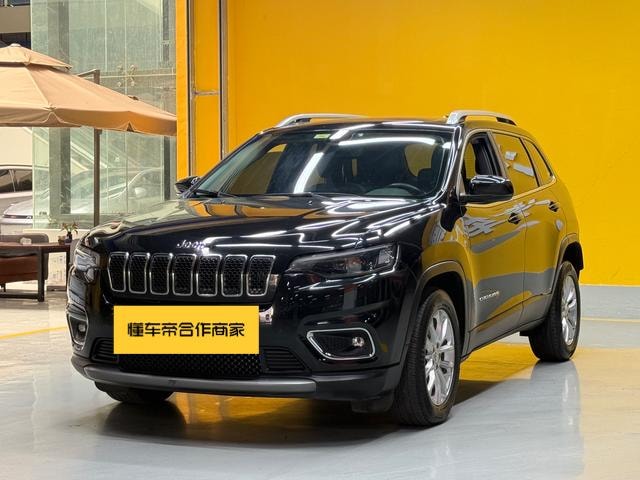 Jeep Cherokee 2019 — фото автомобиля
