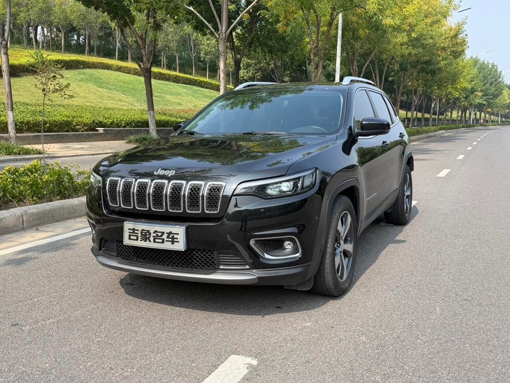Jeep Cherokee 2020 — фото автомобиля