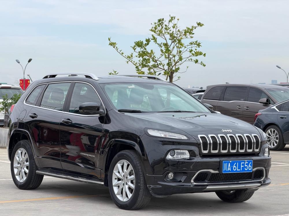 Jeep Cherokee 2017 — фото автомобиля