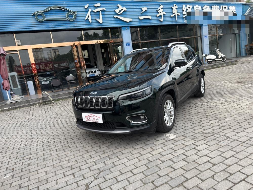 Jeep Cherokee 2019 — фото автомобиля 1
