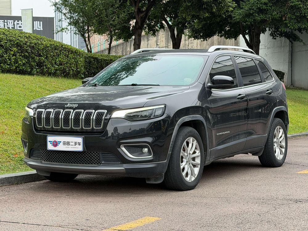 Jeep Cherokee 2019 — фото автомобиля 1