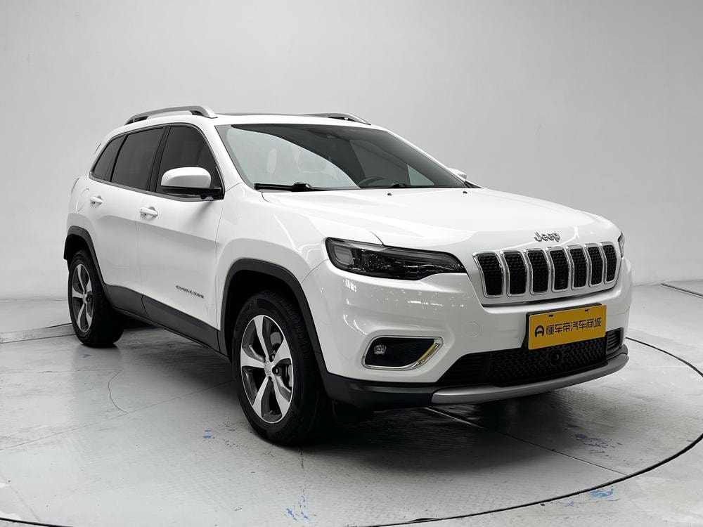 Jeep Cherokee 2020 — фото автомобиля