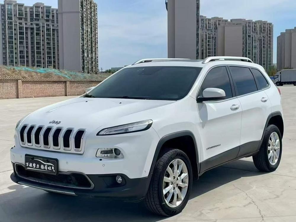 Jeep Cherokee (Import) 2014 — фото автомобиля