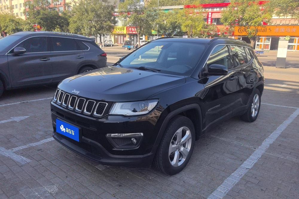 Jeep Compass 2019 — фото автомобиля 1