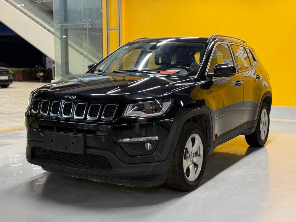 Jeep Compass 2019 — фото автомобиля 1