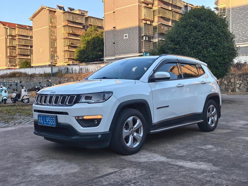 Jeep Compass 2017 — фото автомобиля 1