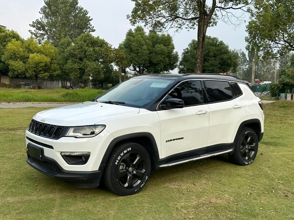 Jeep Compass 2019 — фото автомобиля 1