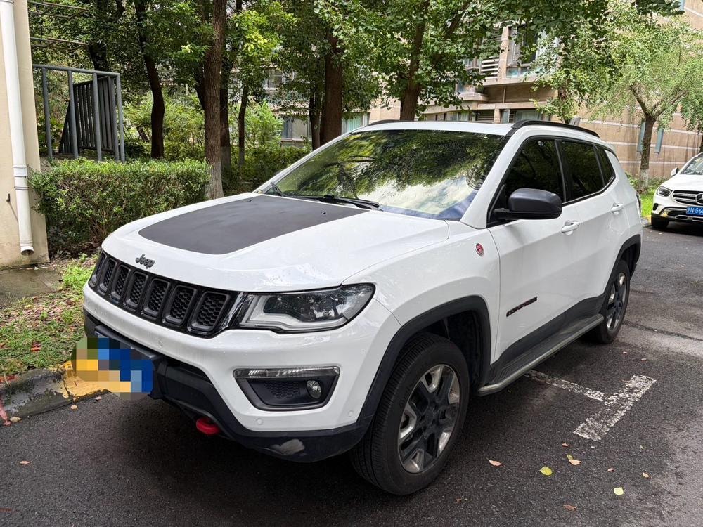 Jeep Compass 2017 — фото автомобиля 1