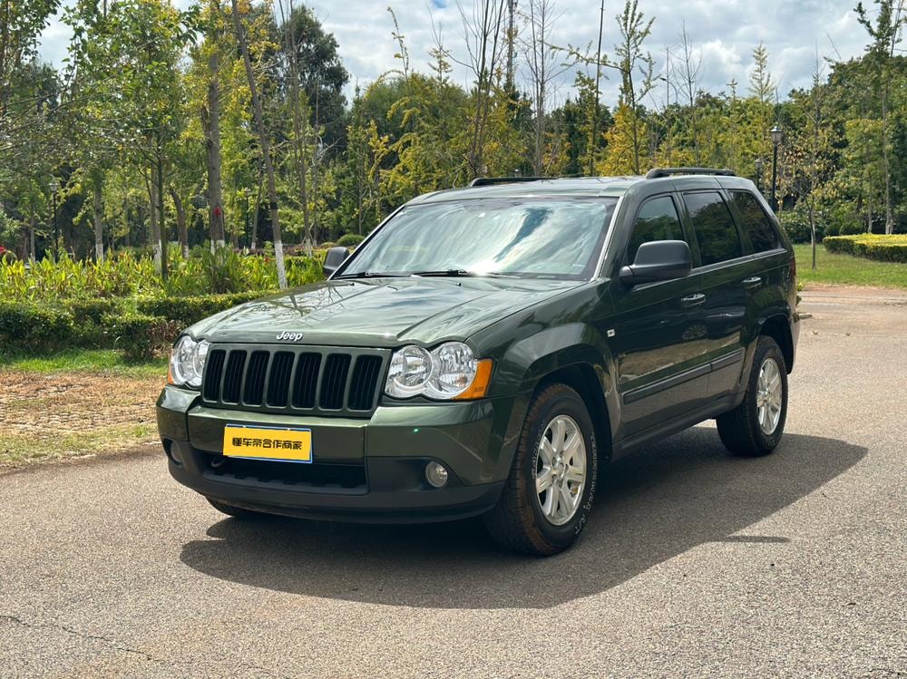 Jeep Grand Cherokee (Import) 2010 — фото автомобиля