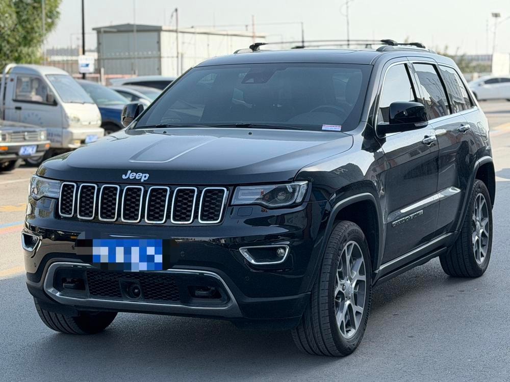 Jeep Grand Cherokee (Import) 2021 — фото автомобиля