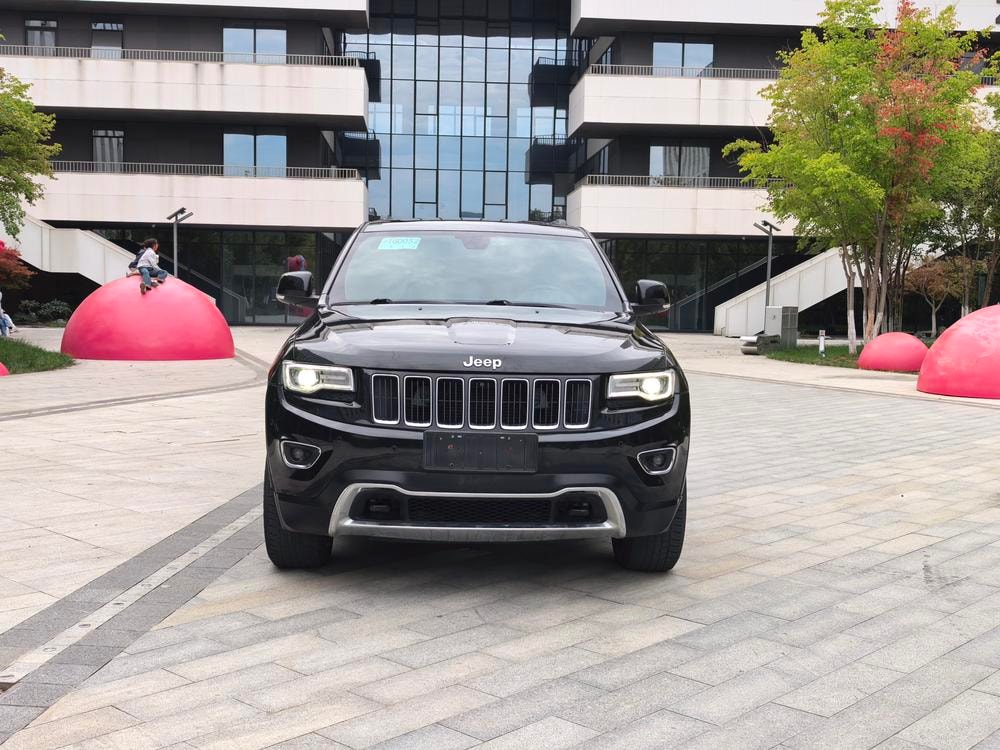 Jeep Grand Cherokee (Import) 2017 — фото автомобиля
