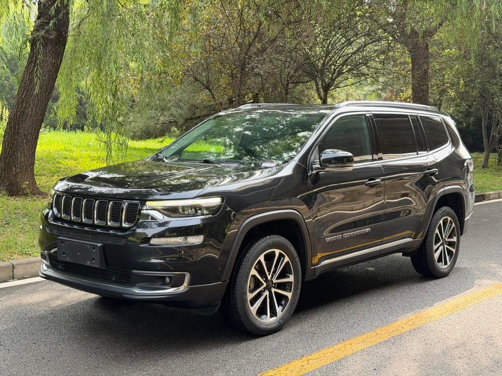 Jeep Grand Commander 2018 — фото автомобиля 1