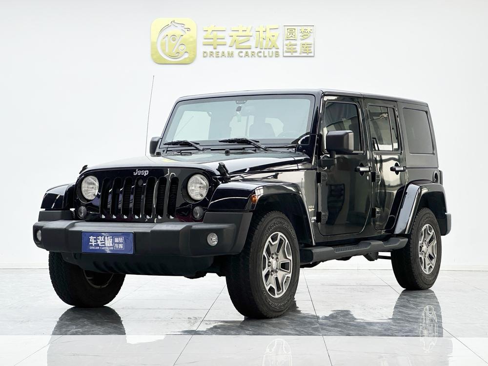 Jeep Wrangler 2015 — фото автомобиля