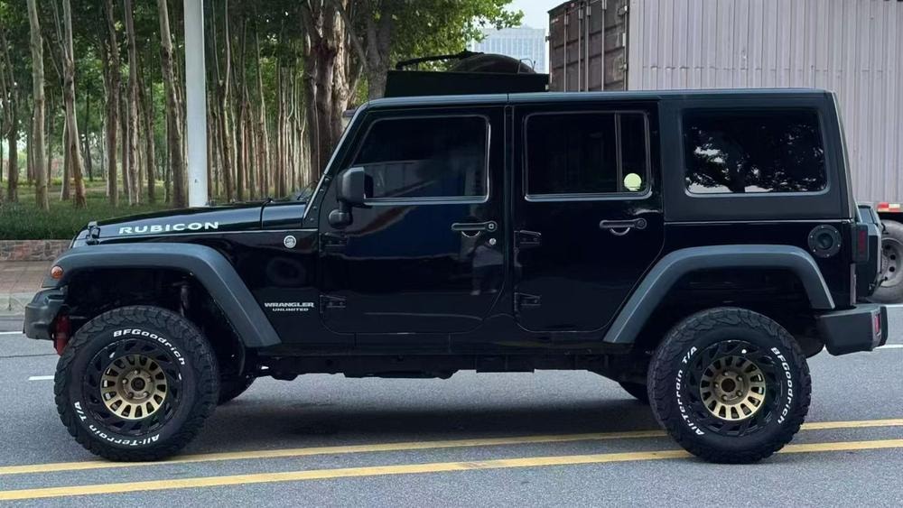 Jeep Wrangler 2015 — фото автомобиля