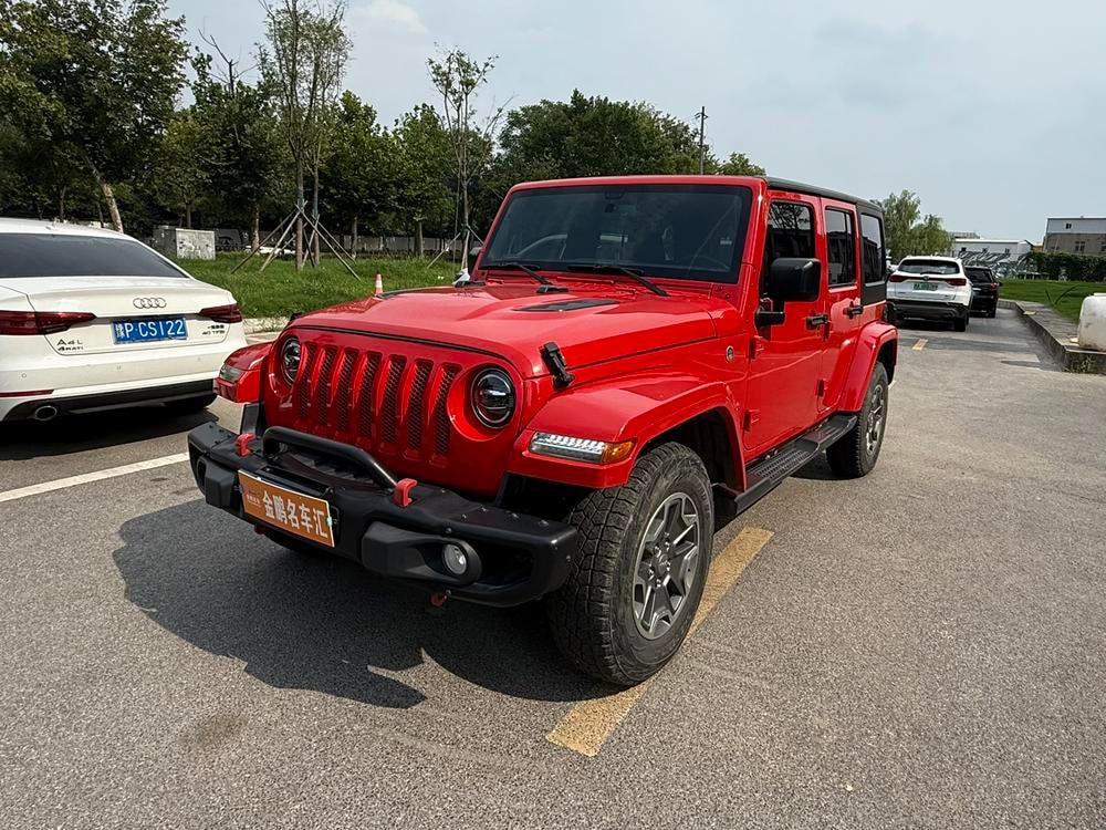 Jeep Wrangler 2015 — фото автомобиля