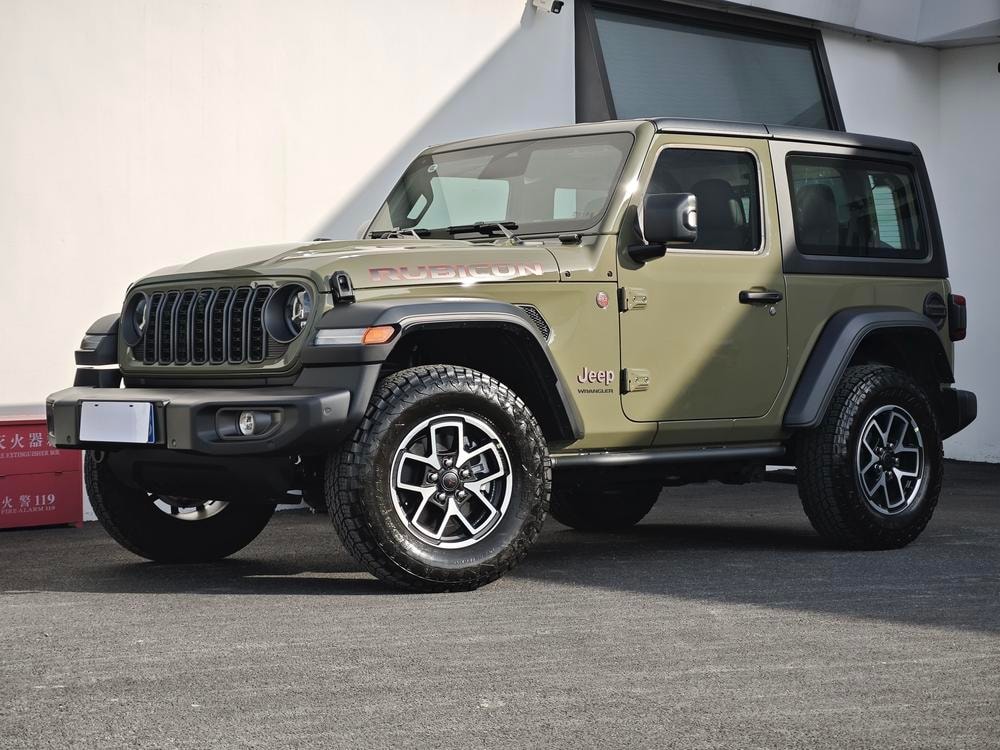 Jeep Wrangler 2025 — фото автомобиля 1