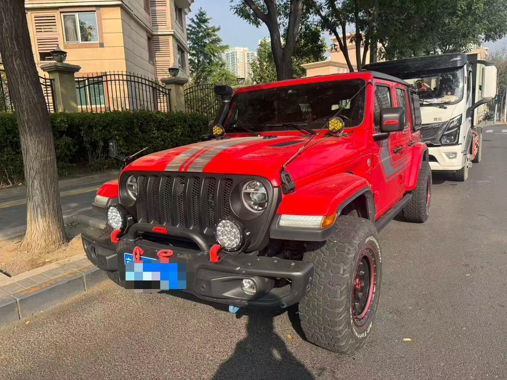 Jeep Wrangler 2021 — фото автомобиля 1