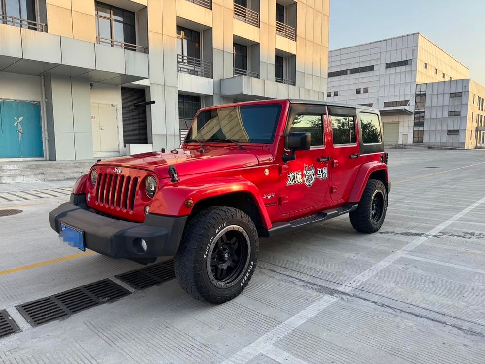 Jeep Wrangler 2015 — фото автомобиля 1
