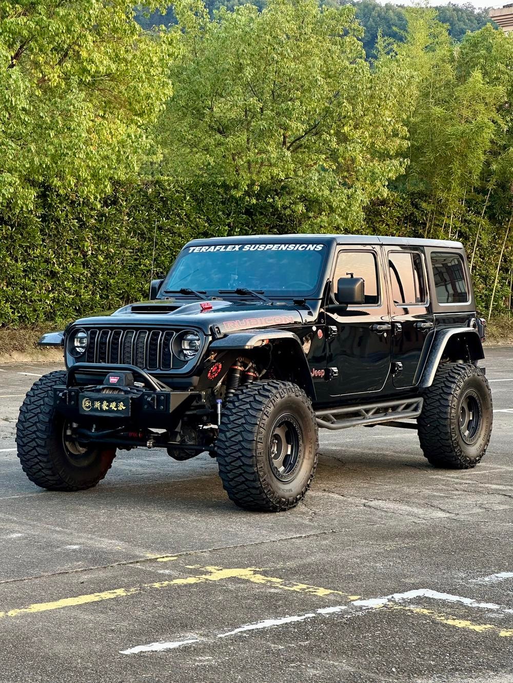 Jeep Wrangler 2023 — фото автомобиля 1