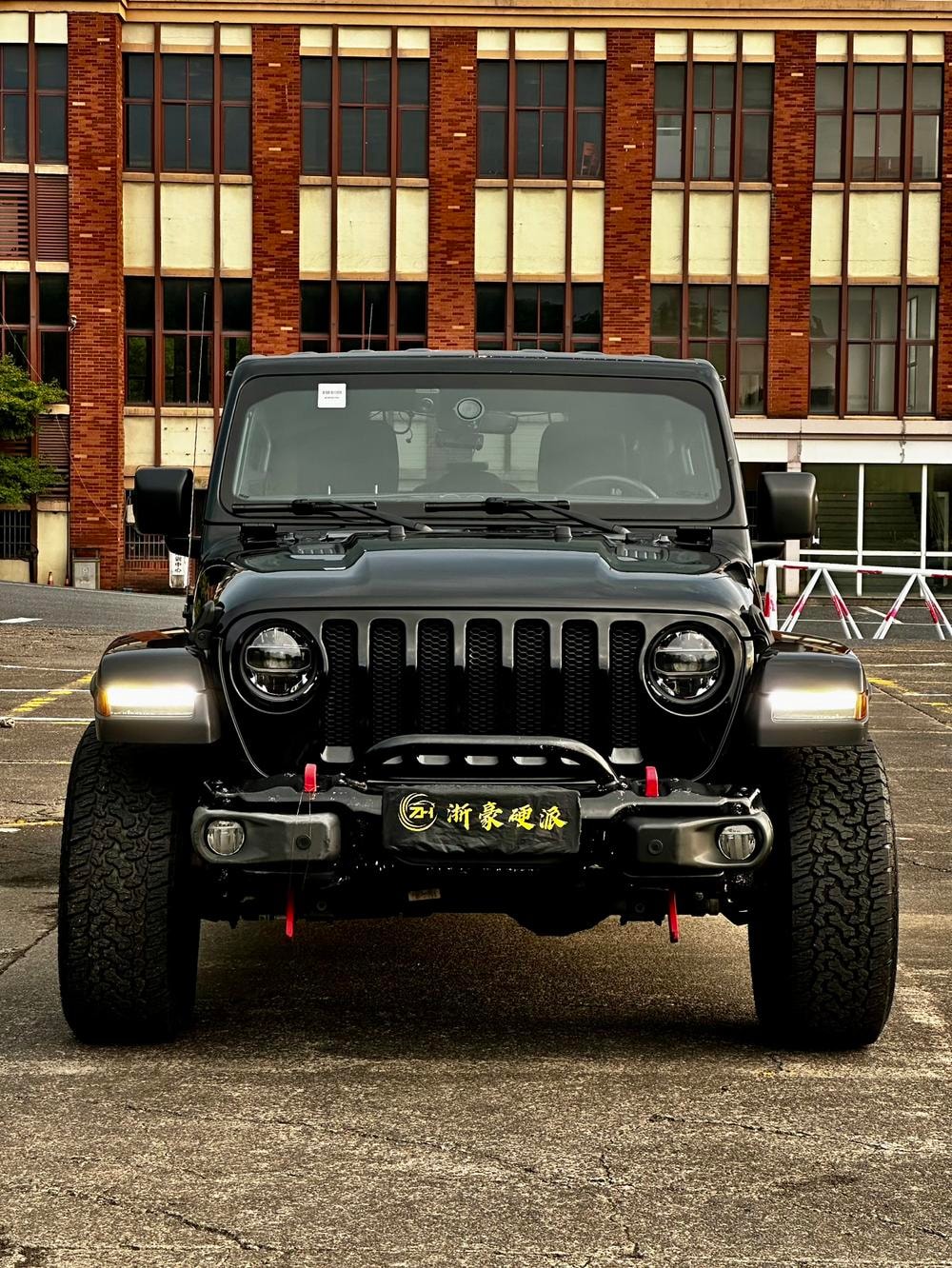 Jeep Wrangler 2019 — фото автомобиля
